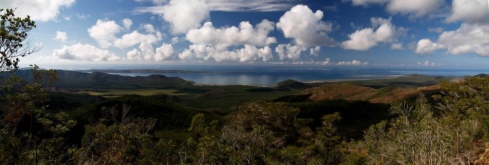 Pesisir Selatan Pulau Kabaena Tampak Dari Puncak Gunung Watu Sangia -- photo@Dody
