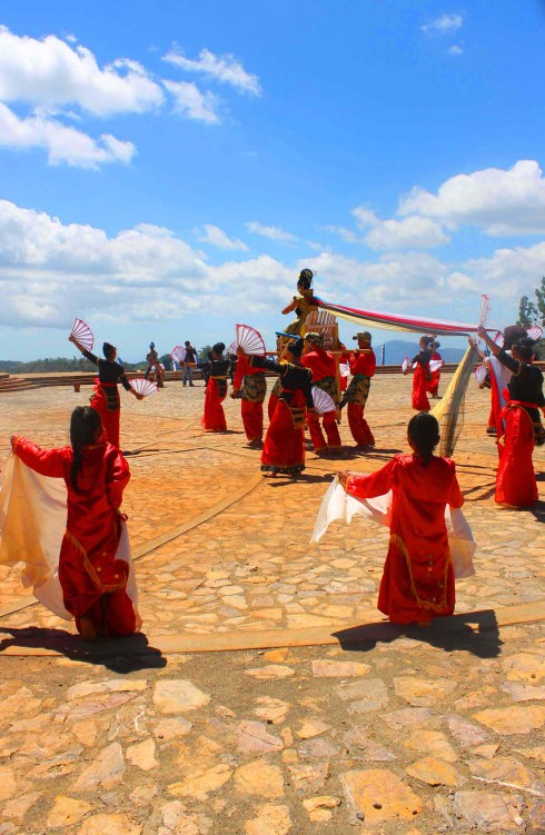 Persembahan Sendratari Kolosal tentang Pendaratan Ratu Indaulu --photos@IQM