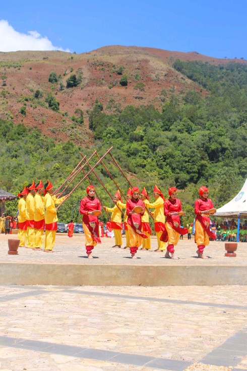 Persembahan Tari Lulo Alu (Tokotua-Kabaena Traditional Heritage Dance) - -- photo@IQM
